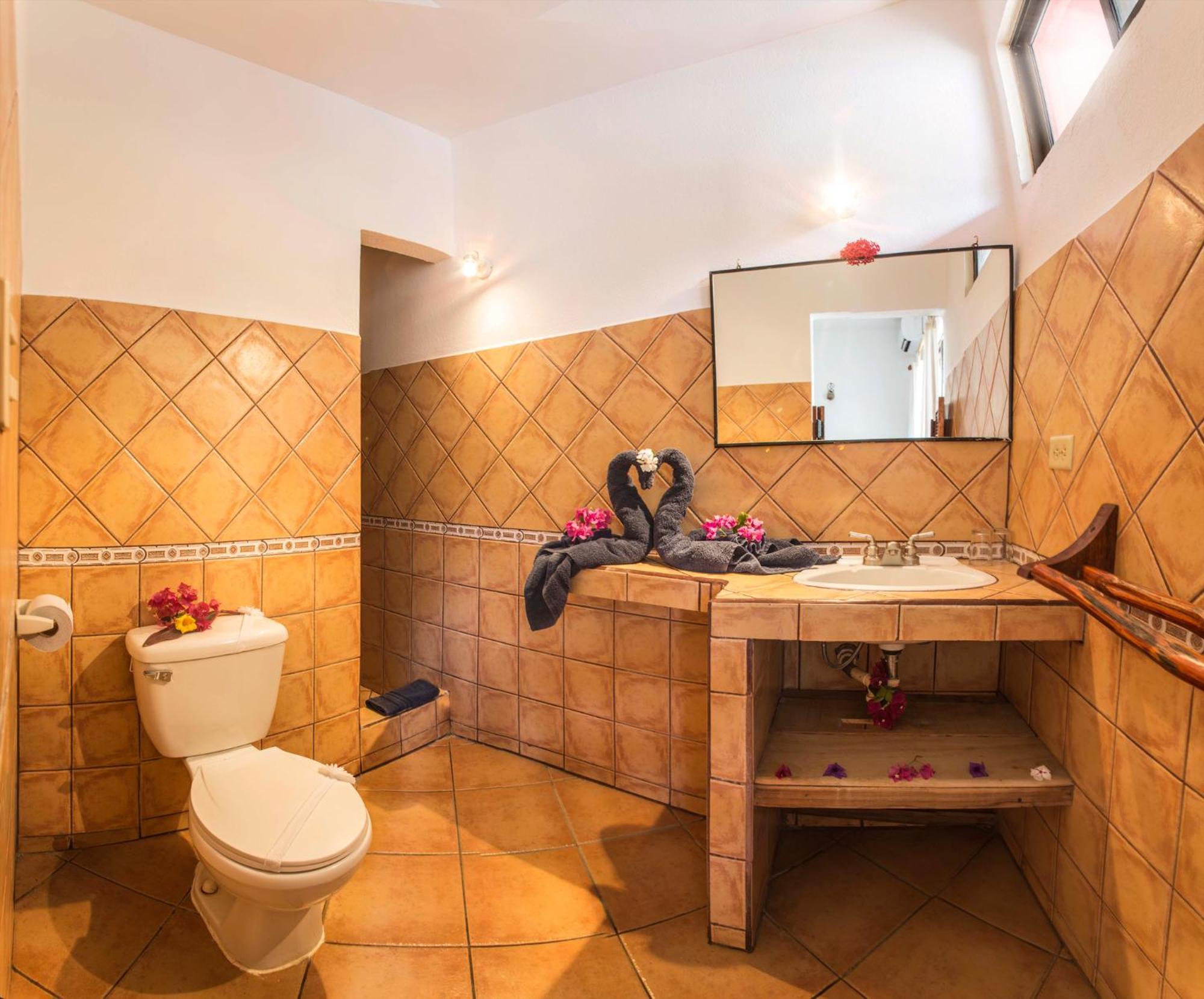 Hotel Laguna Del Cocodrilo Тамариндо Экстерьер фото