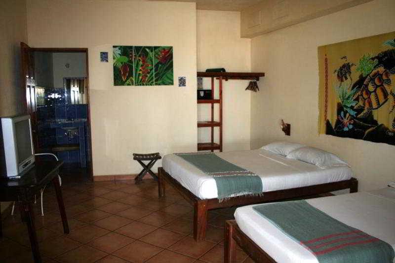 Hotel Laguna Del Cocodrilo Тамариндо Экстерьер фото
